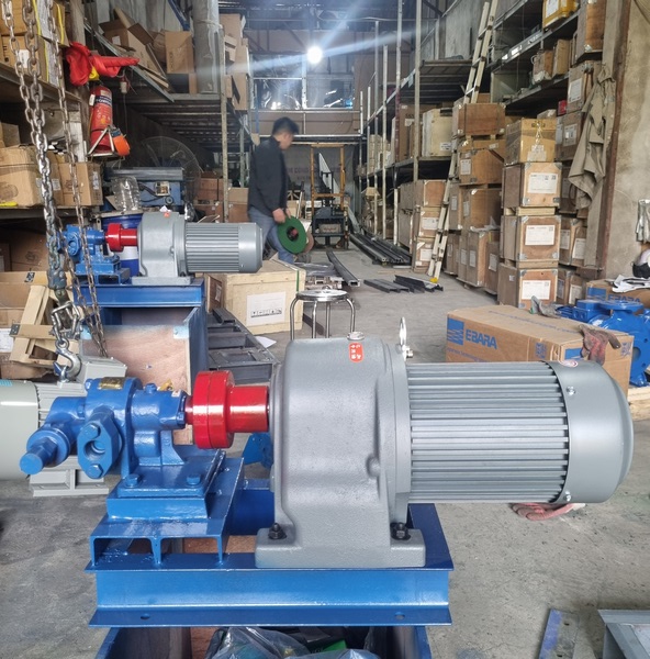 bom-banh-rang-kcb18.3-dong-co-giam-toc